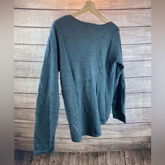 Ladies sized medium sweater by Liz Claiborne - Picture 6 of 7